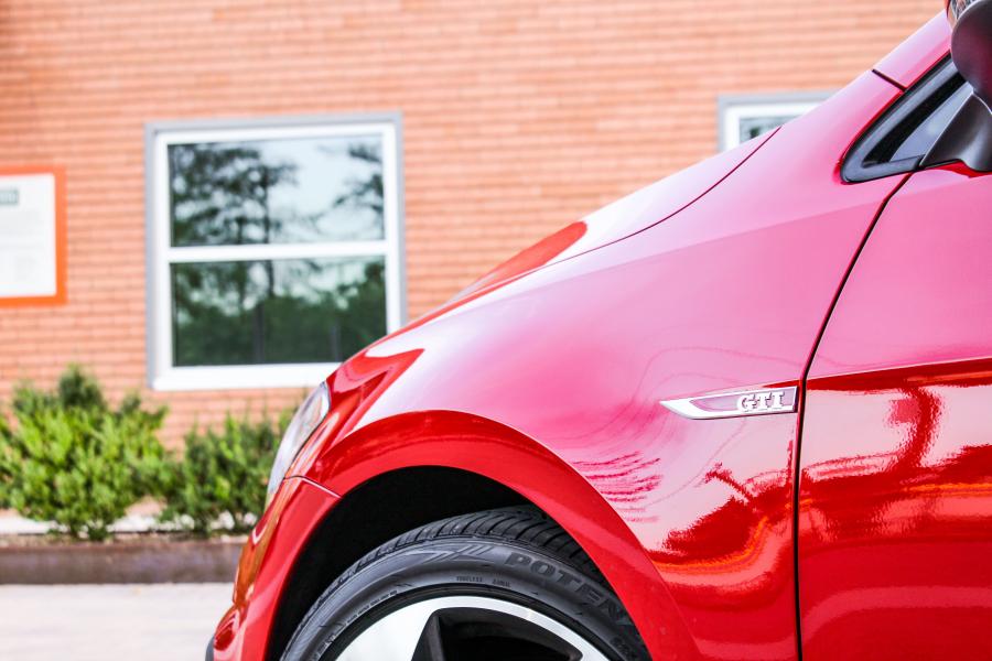Детали экстерьера Volkswagen Golf GTI 5-Door (Typ 5G) 2017 года  (NA) (фото 30 из 41)